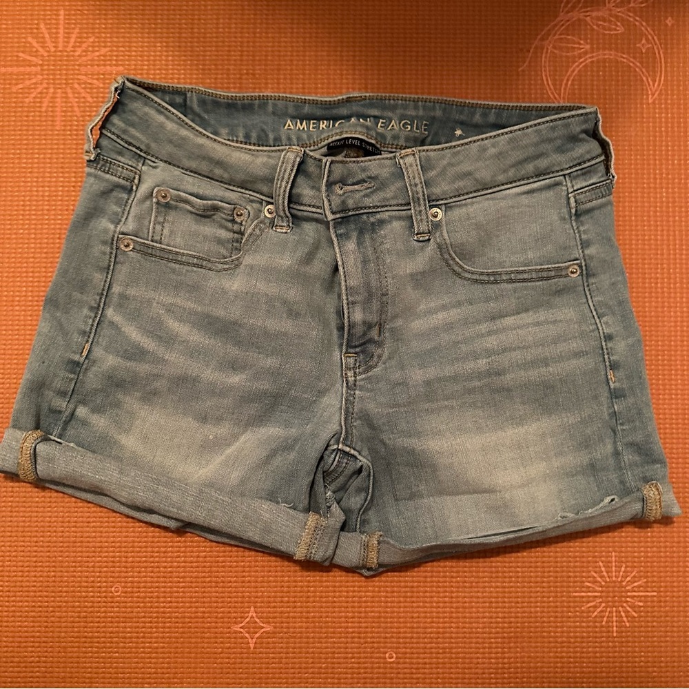 American Eagle Outfitters ultra light wash jean shorts - size 6